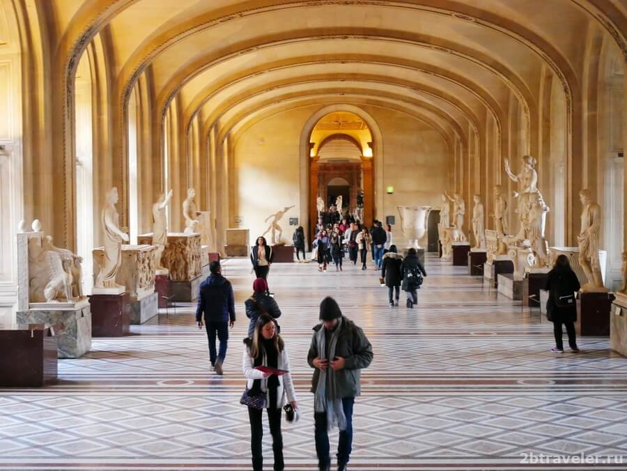 музей лувр в париже