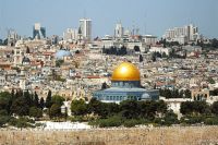 Как ни крути, а центр Иерусалима - мусульманская мечеть с золотым куполом! 