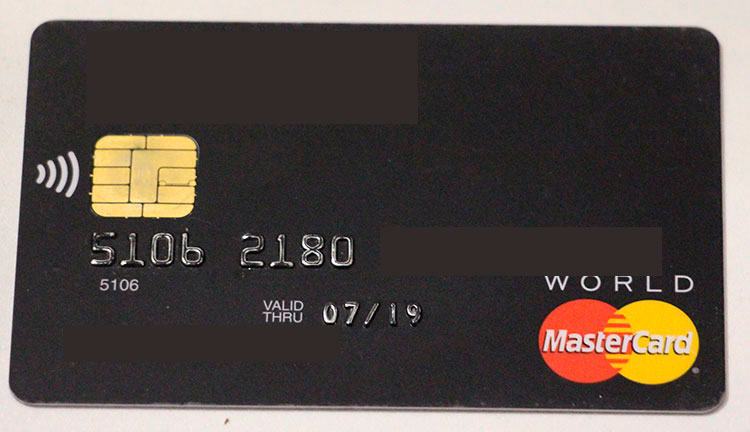 Эмбоссированная банковская карта