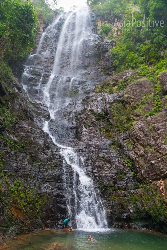 В водопаде Temurun в сезон дождей купаются 
