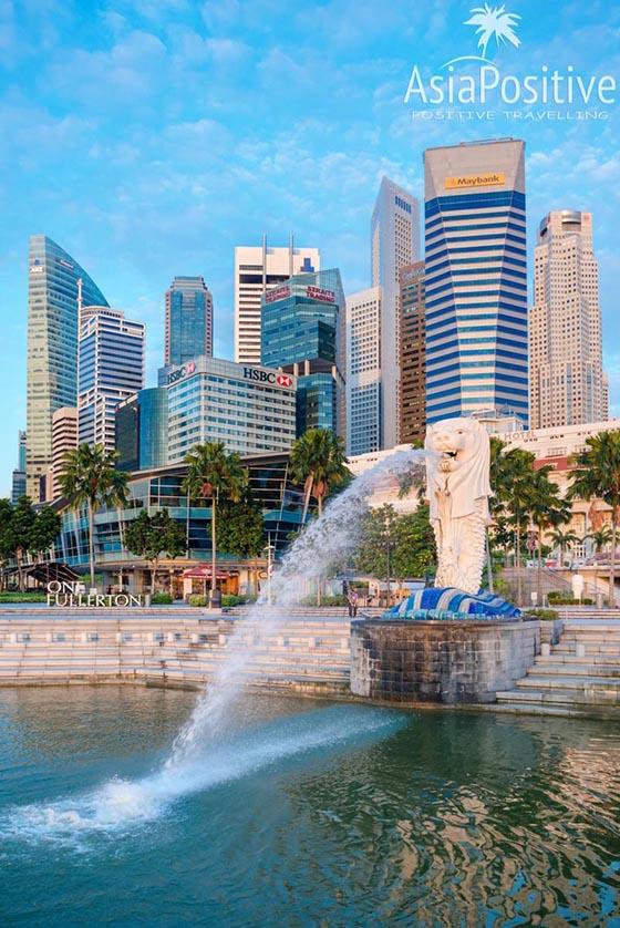 Статуя Мерлион и бизнес квартал Сингапура 