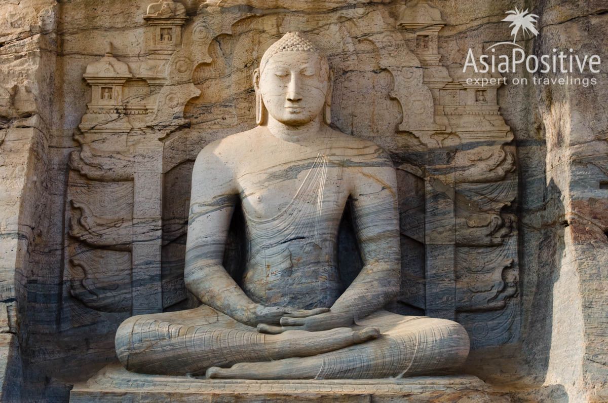 Древний город Полоннарува: статуя Будды высотой 4,6 метров высечена в скале 