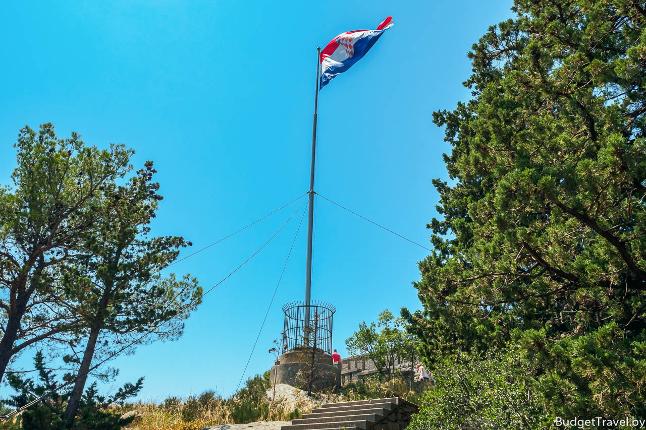 Флаг Хорватии на горе Марьян