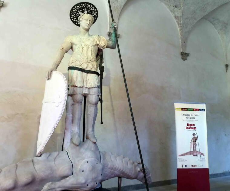 оригинал статуи Святого Теодора во Дворце дожей