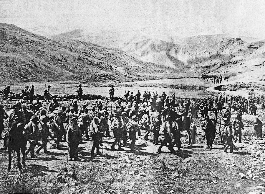 Русская армия вступает в город Трапезунд на территории турецкой Армении. 1916 год 