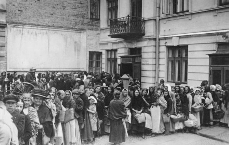 Очередь за хлебом в Германии во время Первой мировой войны