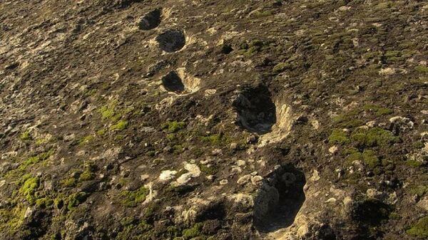 Следы дьявола - отпечатки ног гоминида на склоне вулкана Роккамонфина