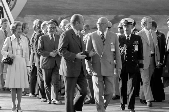 Finnish President Urho Kekkonen (foreground, right) greets US President Gerald Ford on July 29, 1975. Leaders of 35 countries arrived to sign the Final Act of the European Security Conference Summit in Helsinki.
