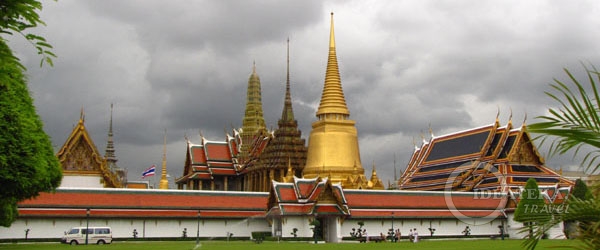 Храмовый комплекс у королевского дворца в Бангкоке
