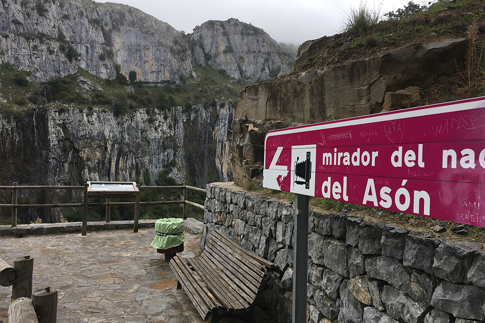 Если на дороге установлена табличка со словом mirador, советую остановиться: это значит, что с этого места открывается красивый вид
