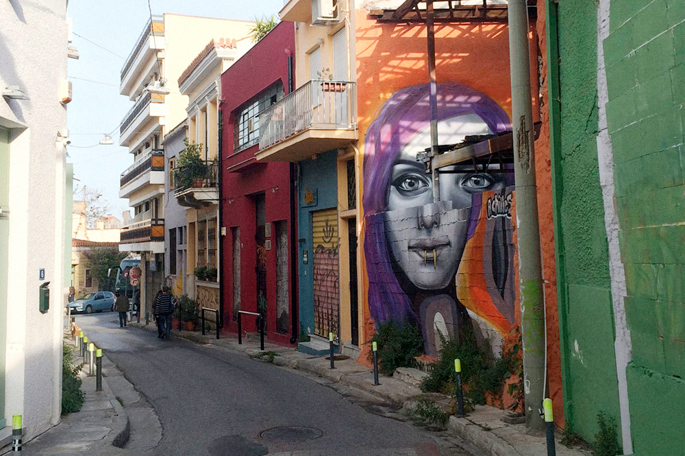 В Афинах много граффити: и примитивных, и искусных