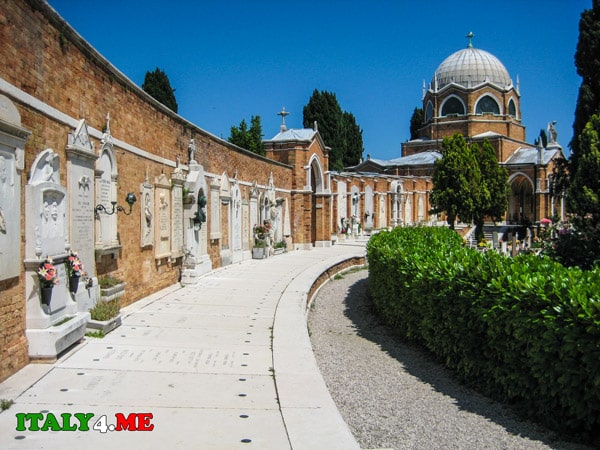 Кладбище-Сан-Микеле-Венеция