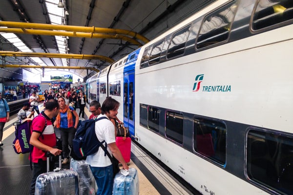 региональный-поезд-аэропорт-Фьюмичино-Рим-платформа-3