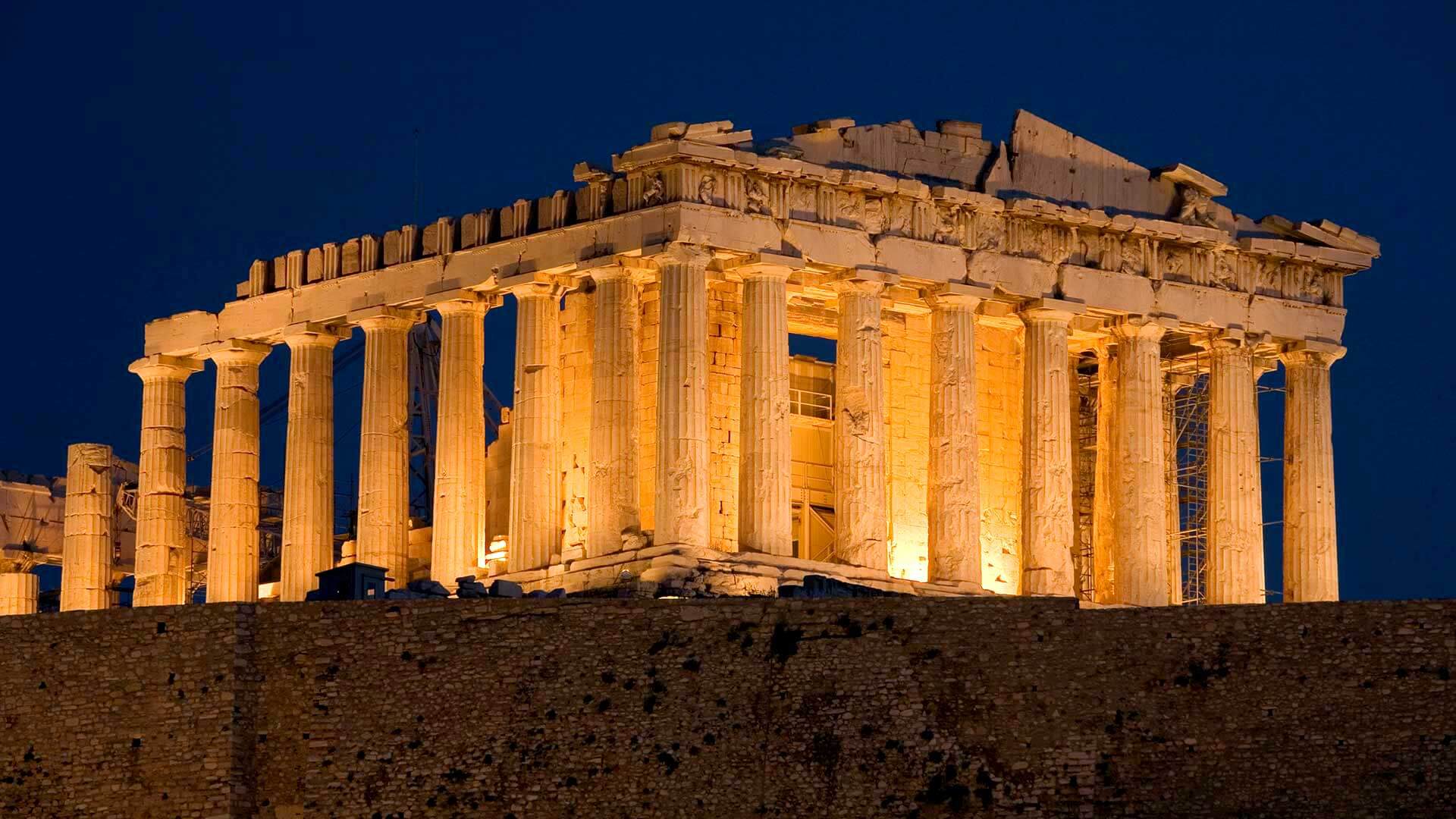 Афинский Акрополь в ночное время 