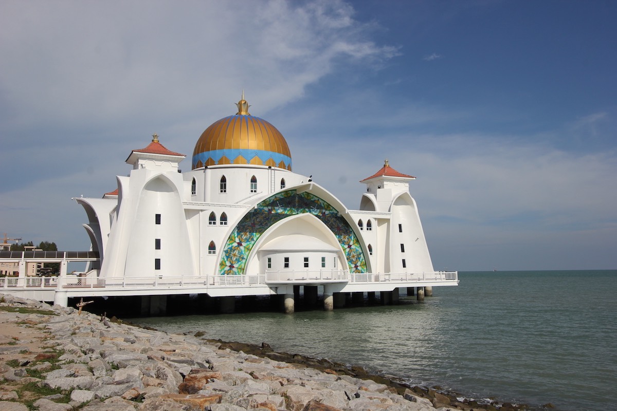 Плавучая мечеть Масджид Селат