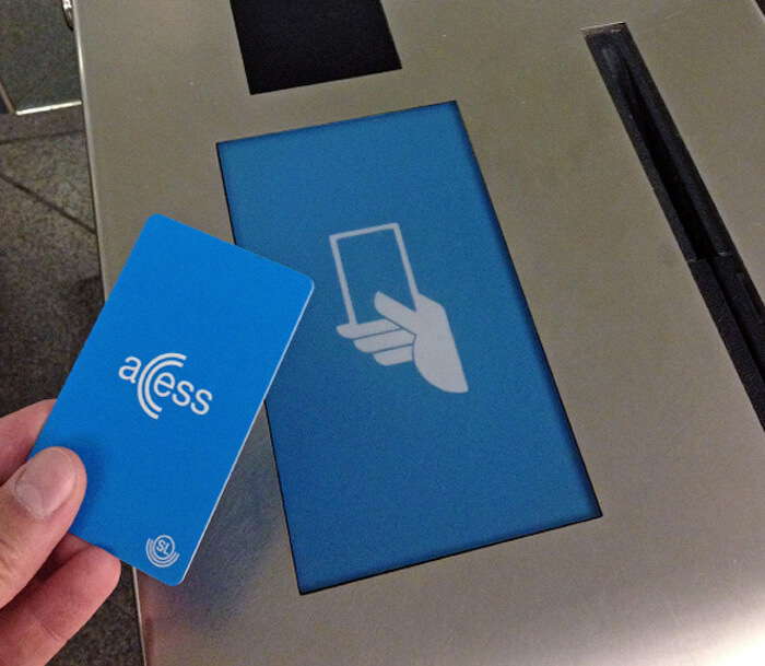 Приложите SL Access card к устройству для чтения карт