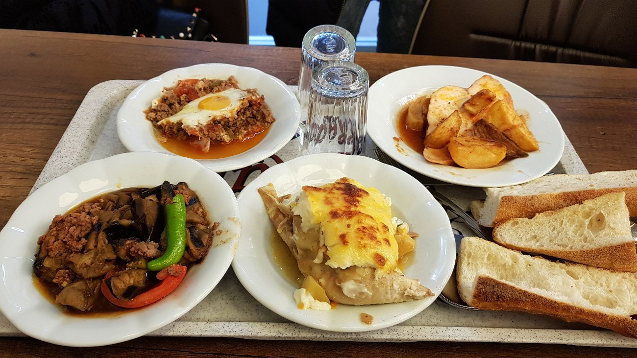 Вкусная и не дорогая еде в заведении Стамбула