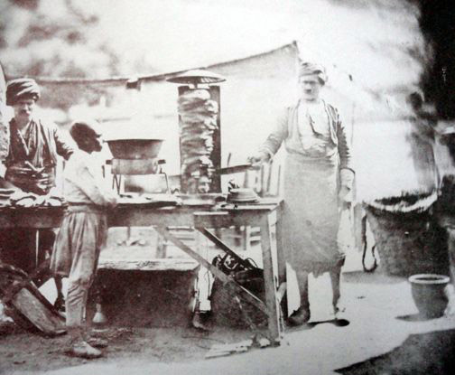 Продавец дёнеров, Оттоманская империя, 1855 г. Фото: James Robertson / Википедия