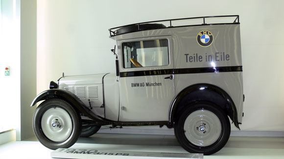 Музей БМВ - Первый автомобиль BMW Dixi 3/15.