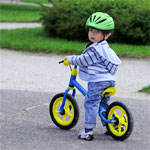 Ребенок велосипедист