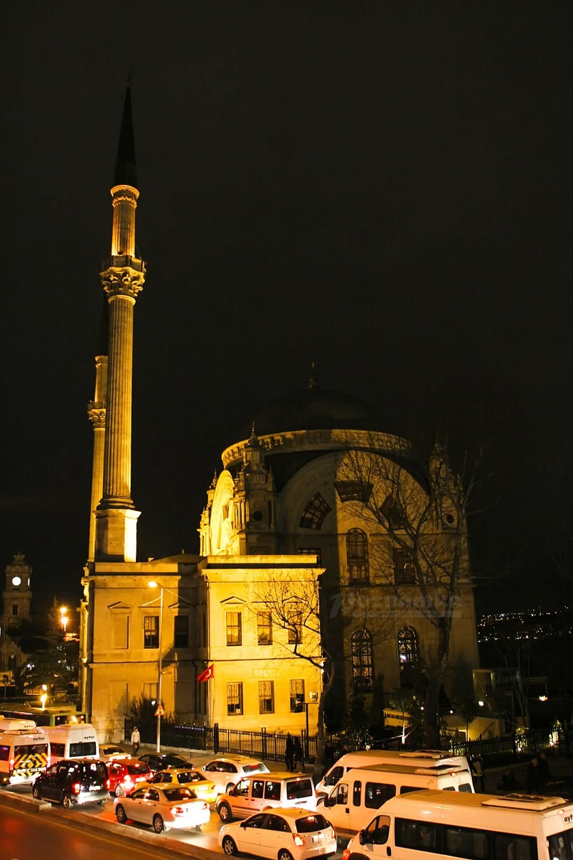 Мечеть Долмабахче в Стамбуле (Dolmabahçe Camii)