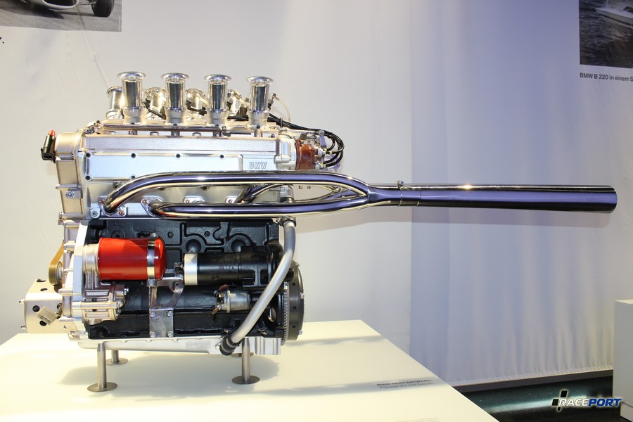 Еще один двигатель от младшей формулы с маркировкой BMW M10. (formula Lola 1967)