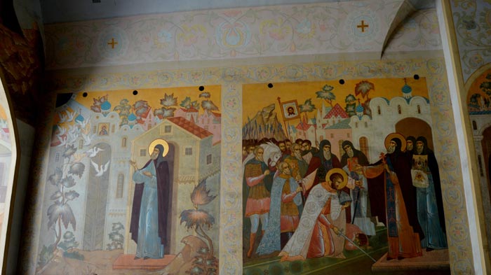 Росписи Жития Сергия Радонежского в арке входа в Сергиеву Лавру