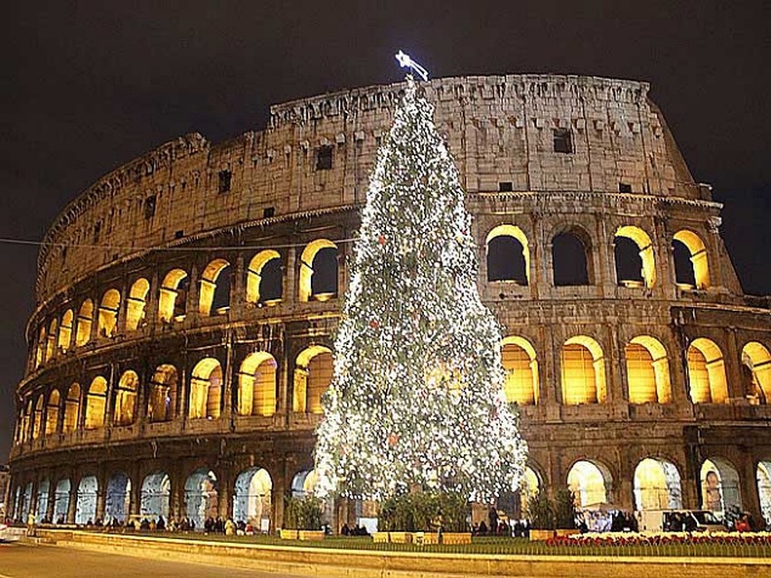 Новогодняя елка в Риме 