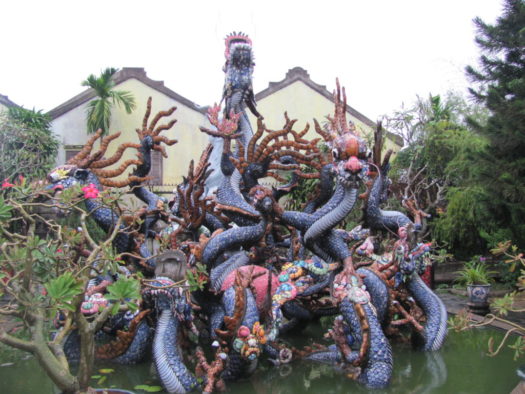 Дракон в храме Quang Cong Хойана