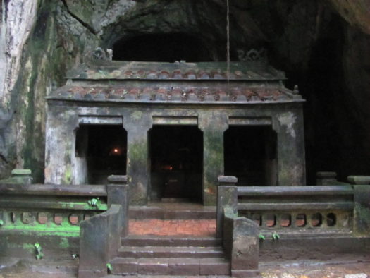 Один из храмов Мраморных гор