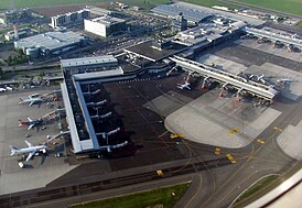 PRG Ruzyne airport view 8971b.jpg