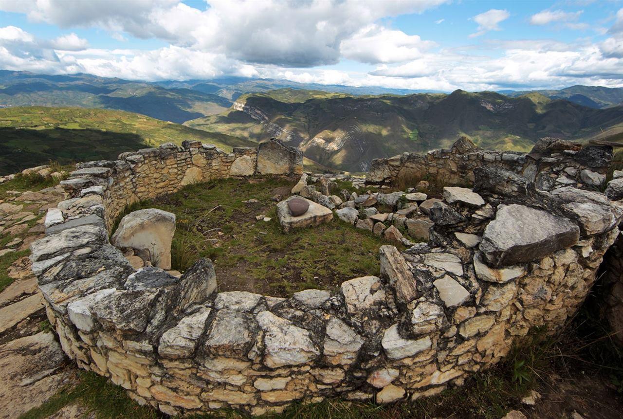 Перу Южная Америка крепость Куэлап
