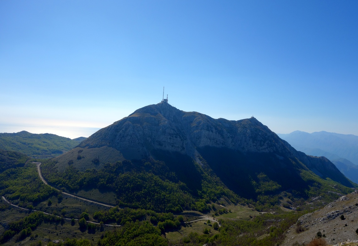 Высота вершины Штировник - 1749 метров. На самом пике находятся военные антены. 