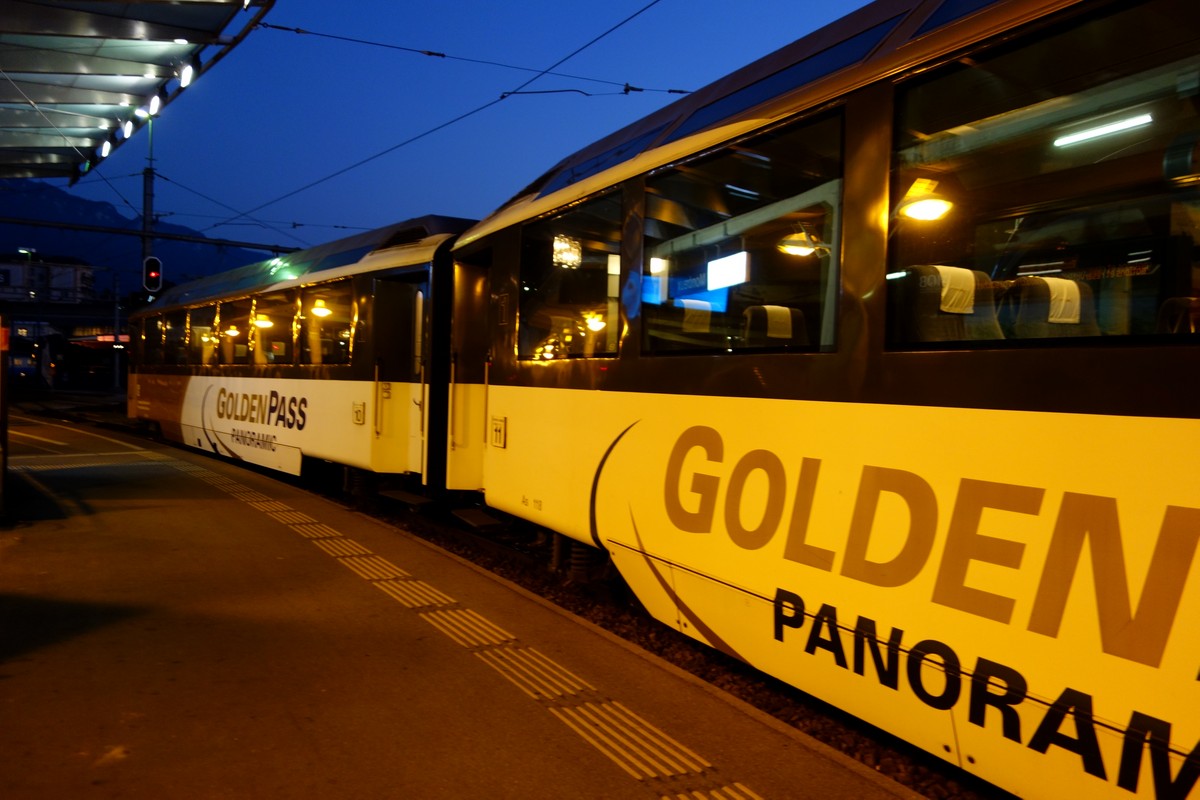Поезд "Золотой перевал в Швейцарии
